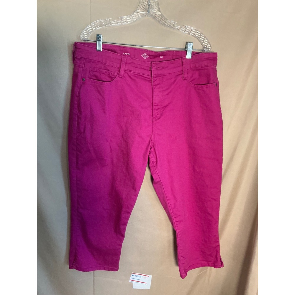 St. John's Bay Capri Pants Womens 18 Pink Excellent Stretch Side Slit Cropped